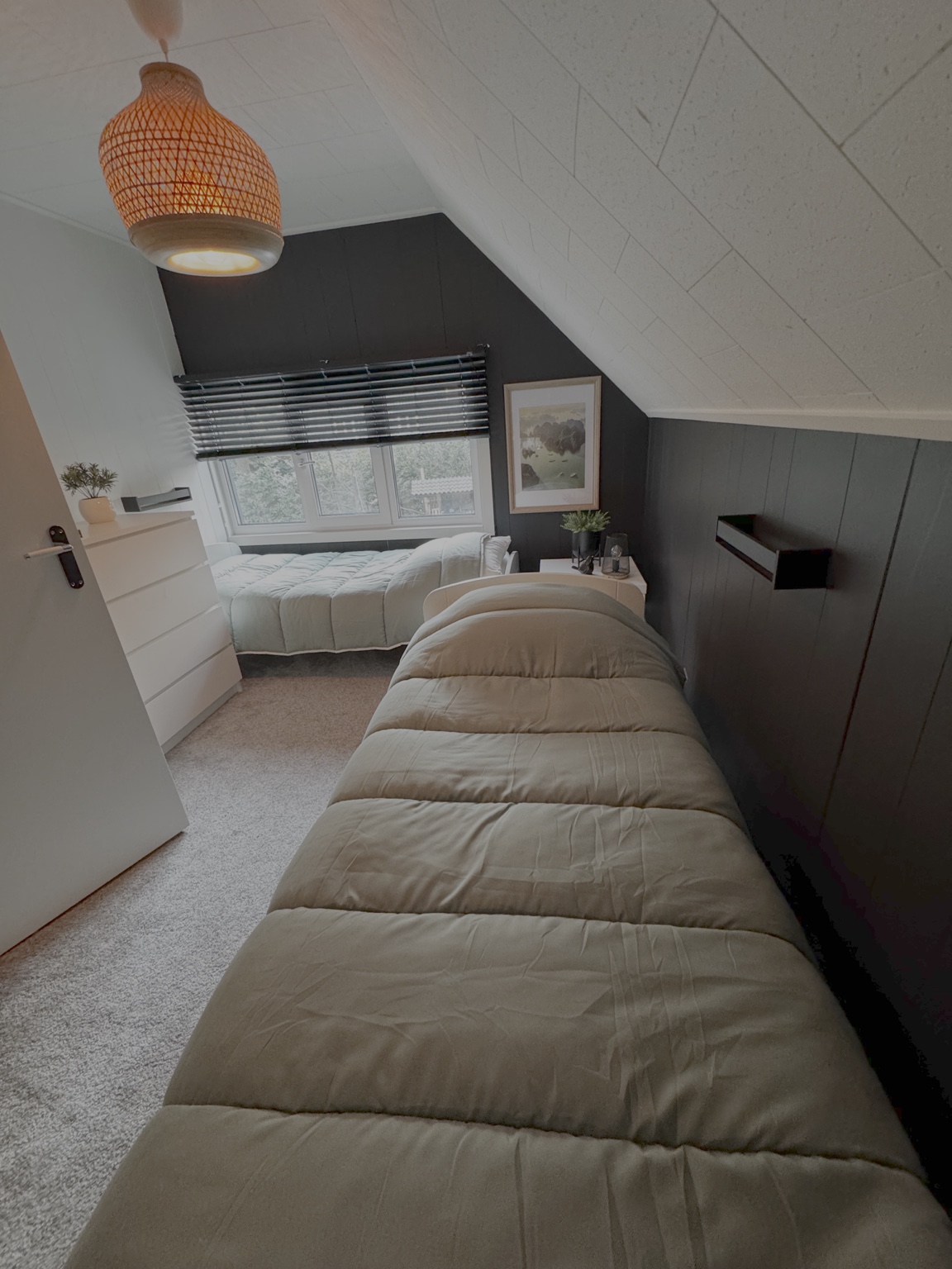 Slaapkamer met twee eenpersoonsbedden